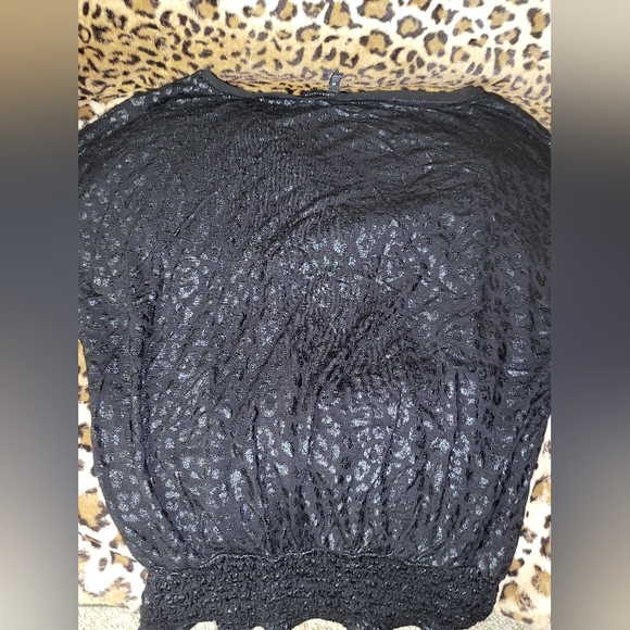 WHBM White House Black Market Womens M Solid LEOPARD Capsleeve Round Neck Shirt - Picture 2 of 6